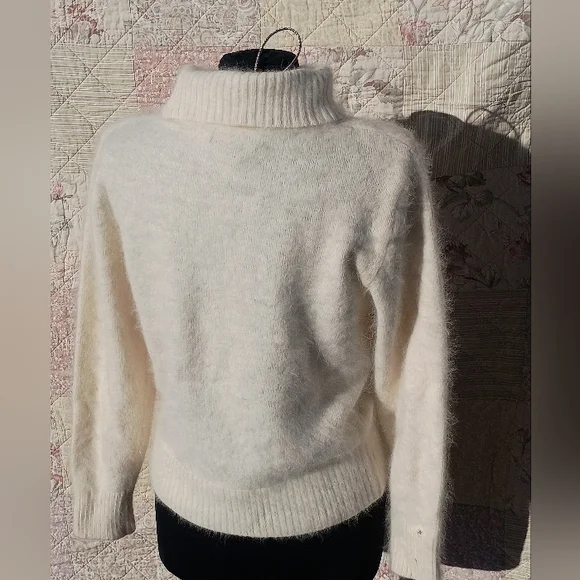 Venesha Vintage 80% Angora Rabbit Hair Fur Fuzzy Turtleneck Sweater Large 🎁🐇✨ - Picture 3 of 16